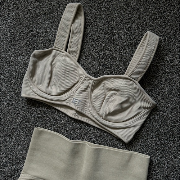 Set Active Beige Set - Picture 3 of 5